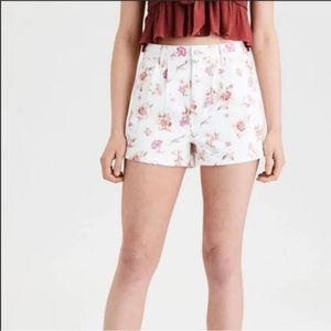 American Eagle AEO High Waisted White Floral Denim Mom Shorts Size 10